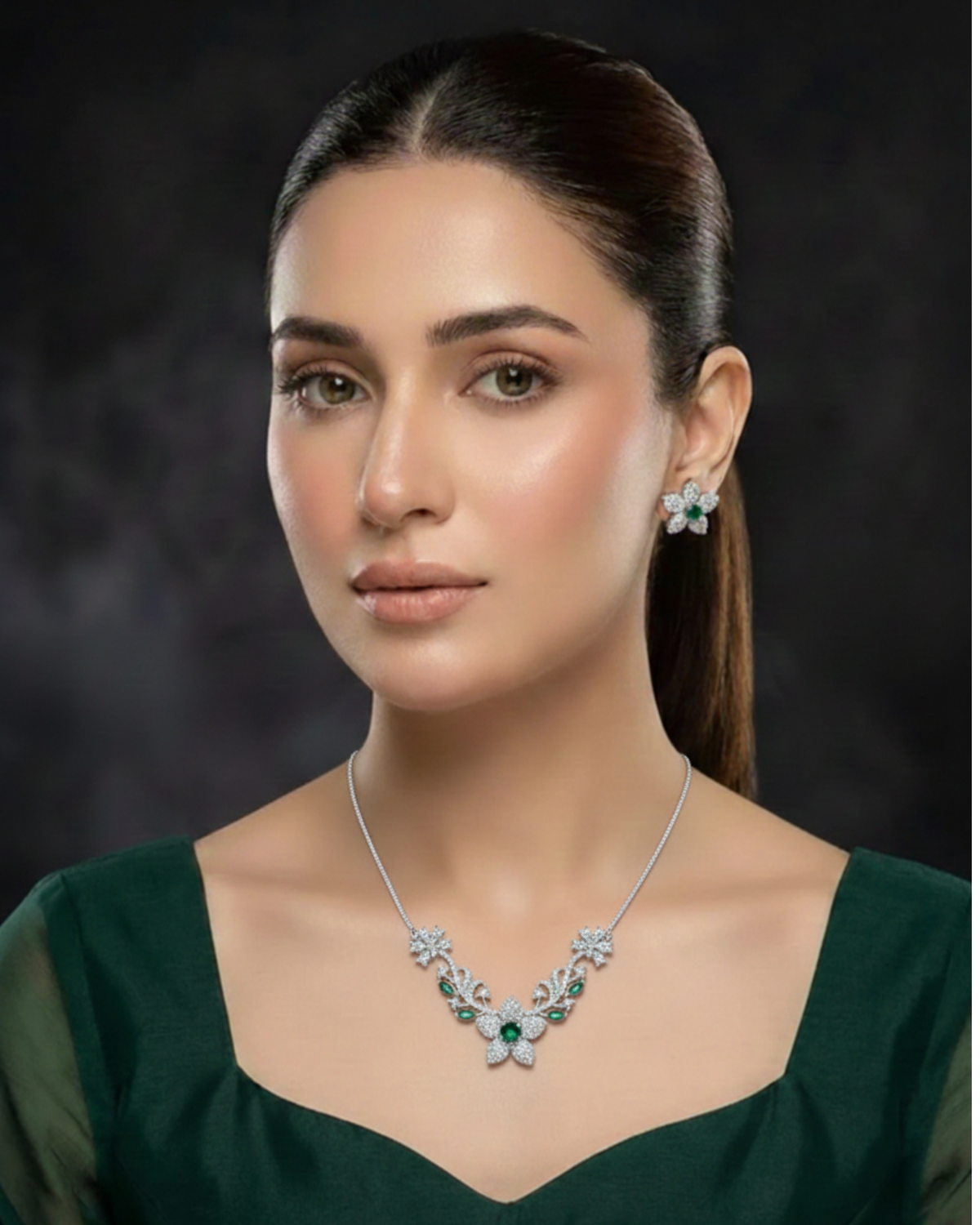 Zarmay Silver-Emerald Necklace Set
