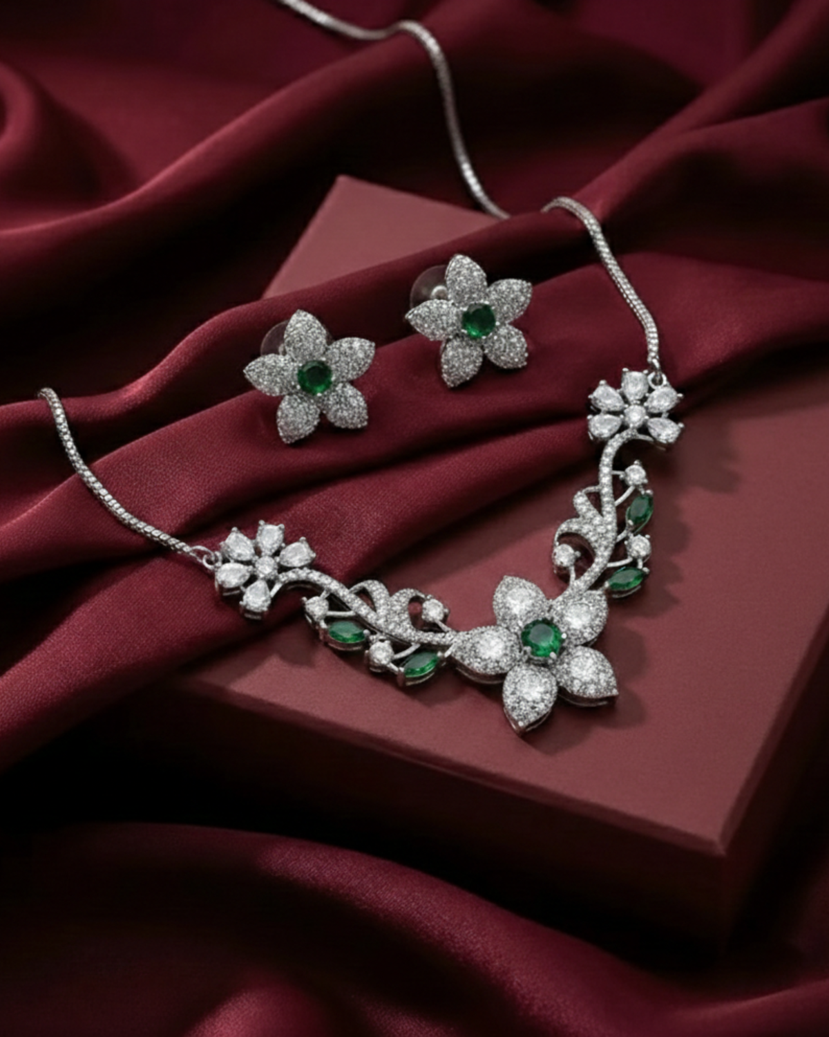 Zarmay Silver-Emerald Necklace Set