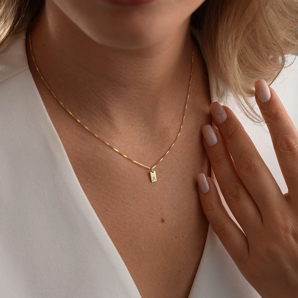 Personalized Gold Initial Tag Necklace – 14K Gold Dainty