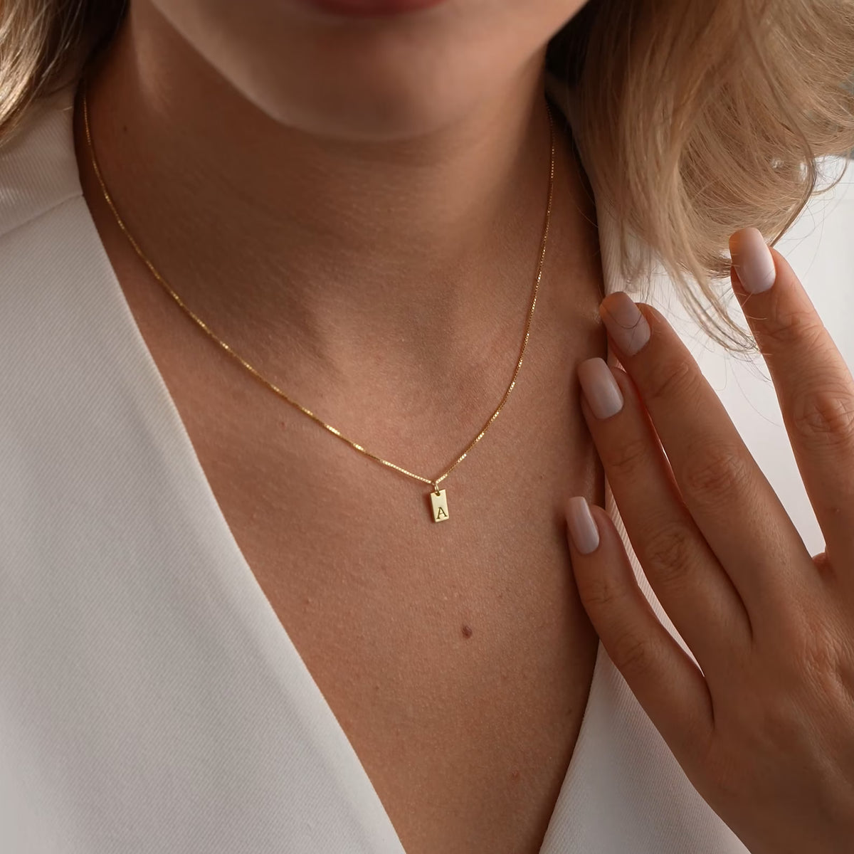 Personalized Gold Initial Tag Necklace – 14K Gold Dainty