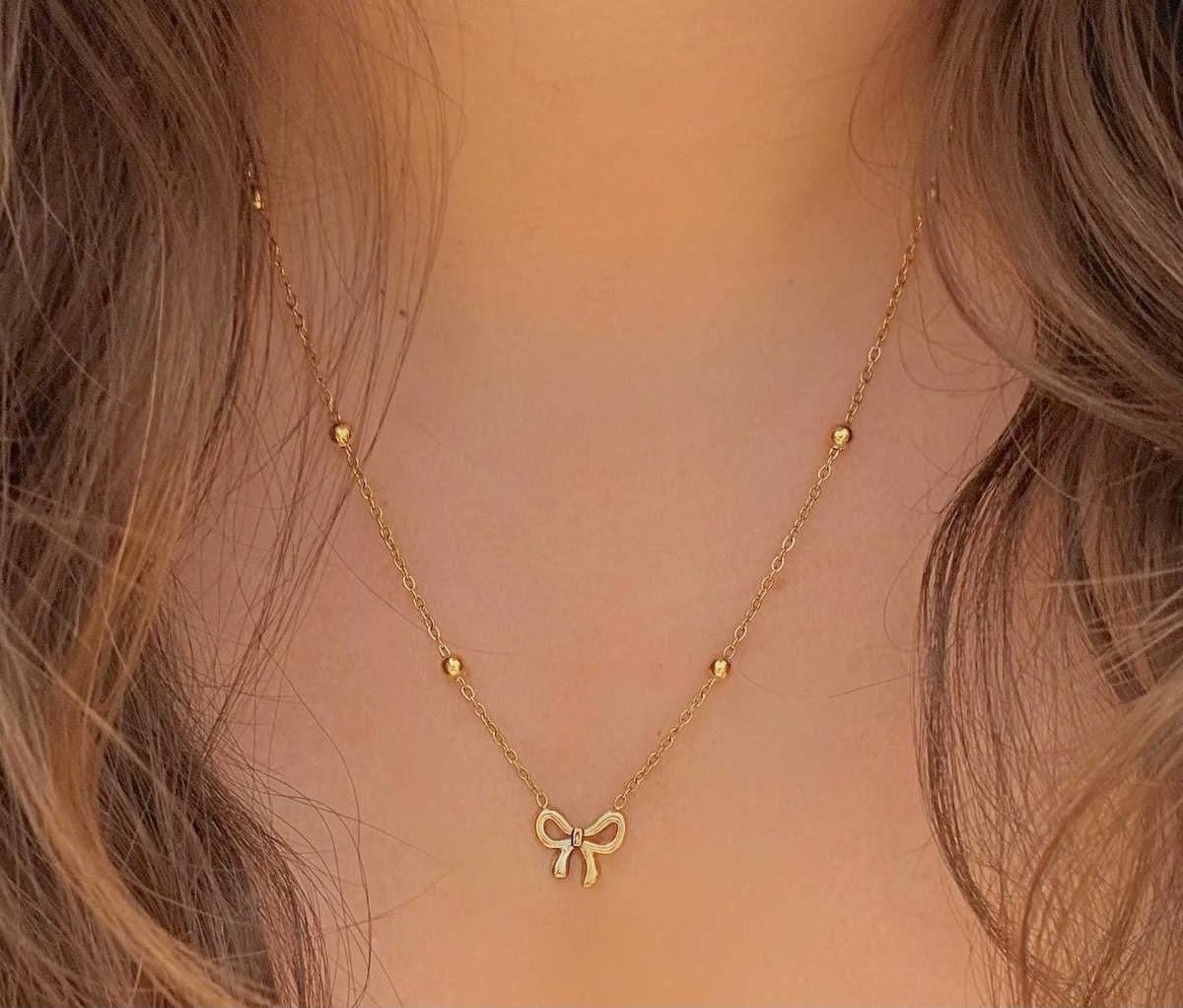 Levaro Dainty Bow Necklace