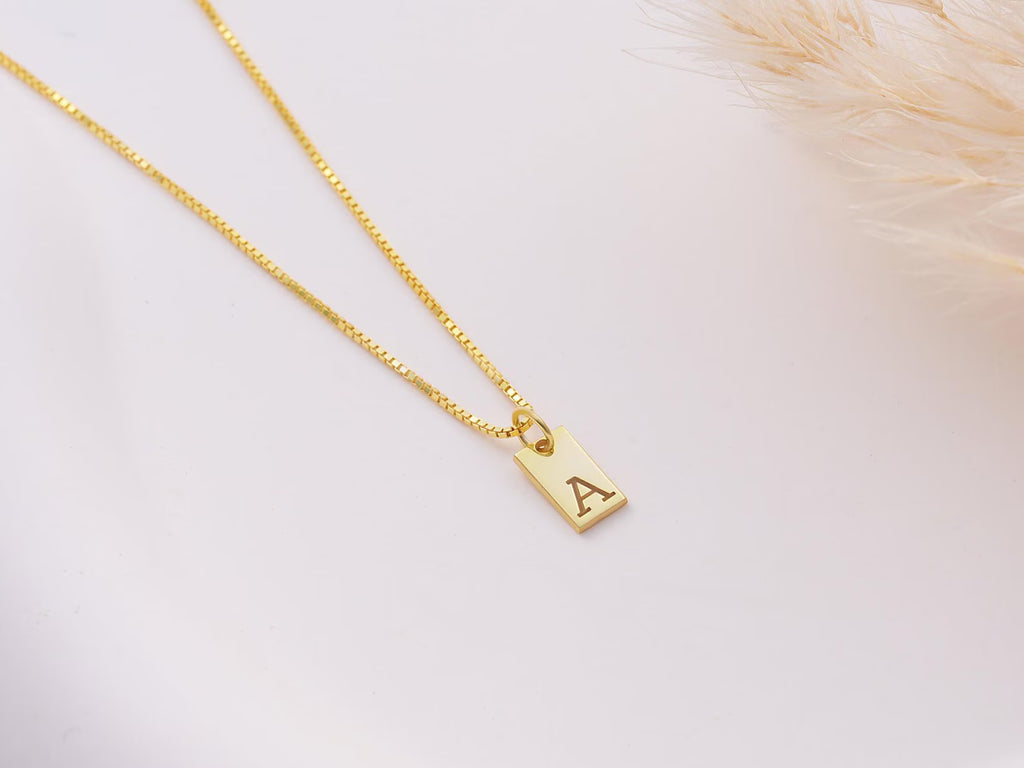 Personalized Gold Initial Tag Necklace – 14K Gold Dainty