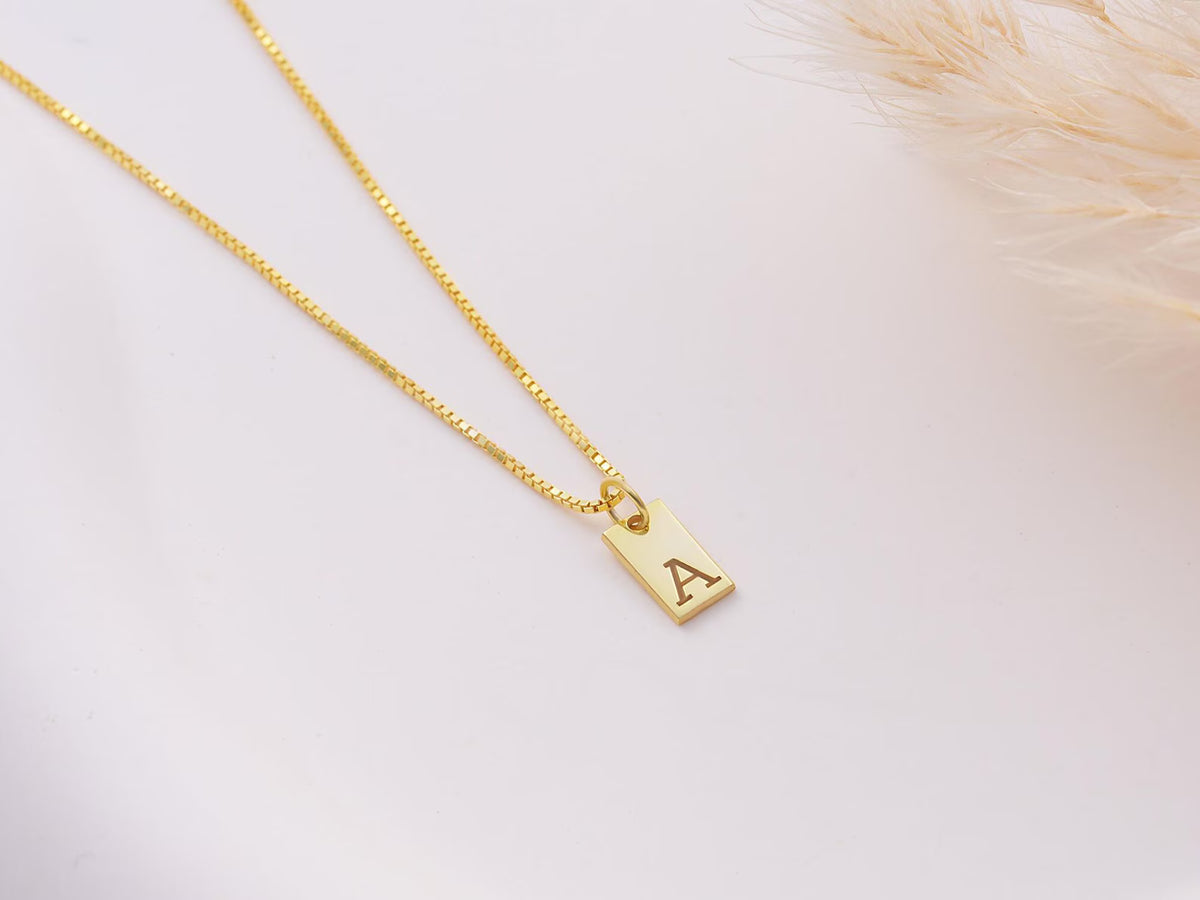 Personalized Gold Initial Tag Necklace – 14K Gold Dainty