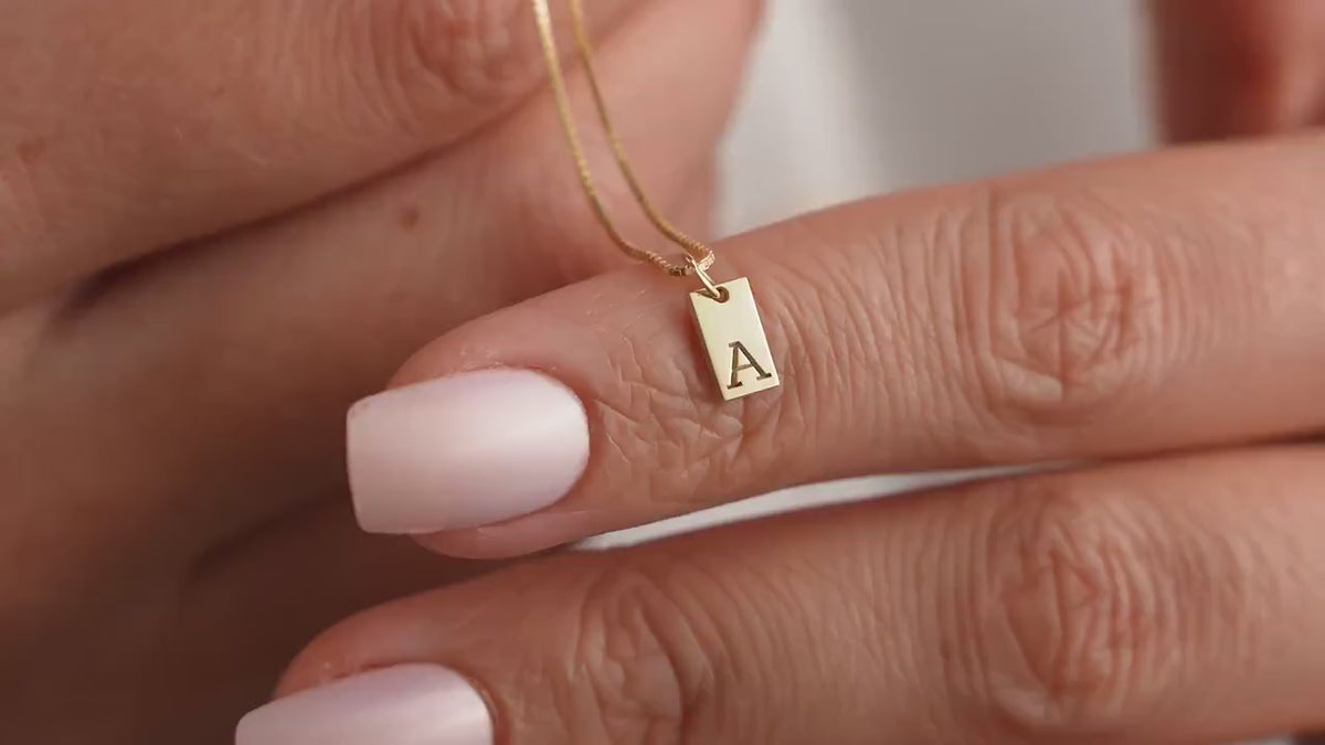 Personalized Gold Initial Tag Necklace – 14K Gold Dainty